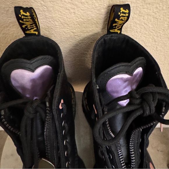 Worn Once Women DR MARTENS Sinclair black Leather hearts platform boots Sz 9 - Picture 7 of 11